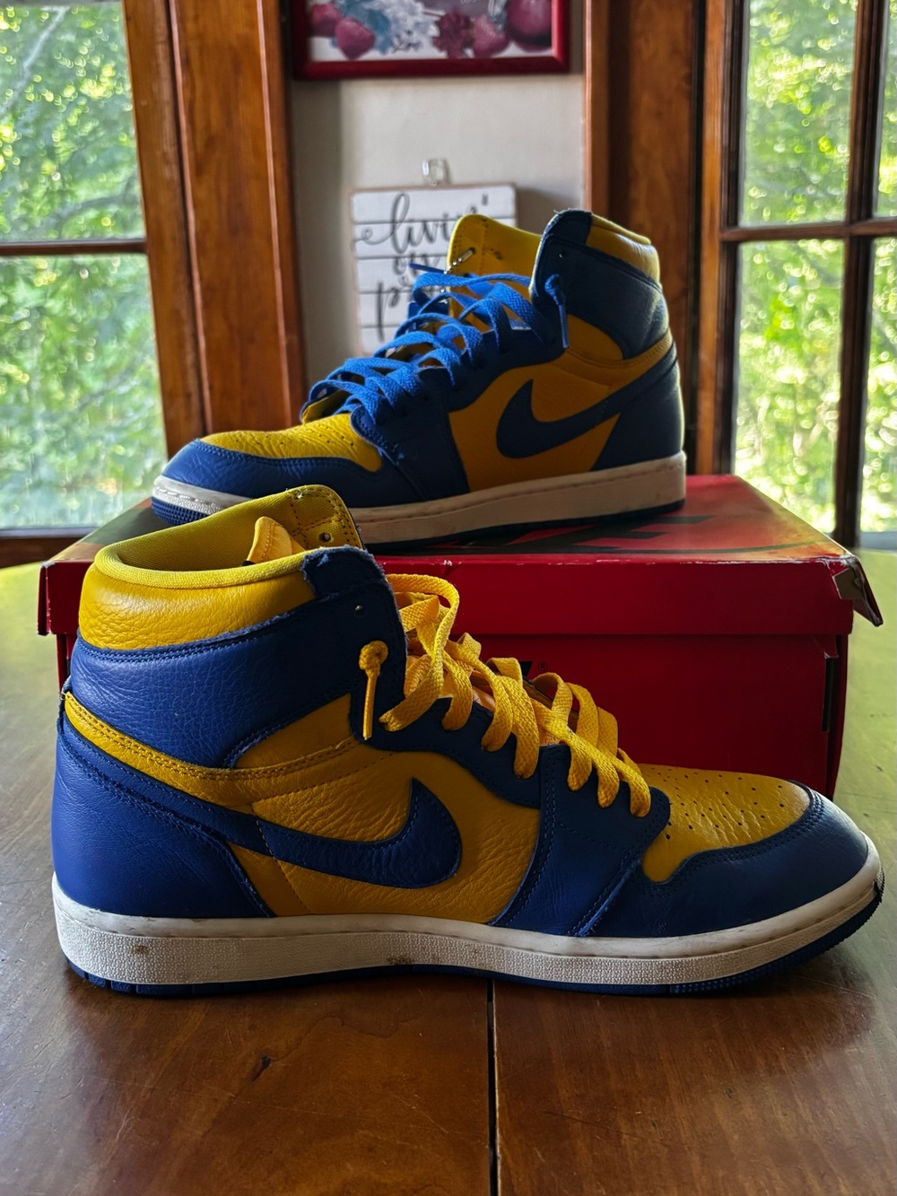 Air Jordan 1 Retro High OG Reverse Laney - Picture 2 of 10